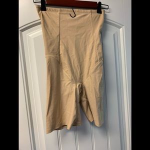 New York Jones shape wear. L